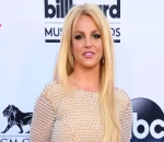 Britney Spears Admits to Wearing High Heels Despite Swollen Foot