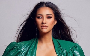 Shay Mitchell Has the Perfect Response to Troll Criticizing Her Breastfeeding Photo