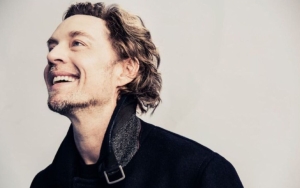 Darren Hayes Tired of Working With Major Label Due to Lack of Creative Freedom