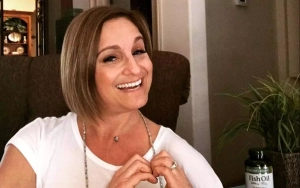 Mary Lou Retton Stays 'Very Positive' Amid Recovery  From Pneumonia 