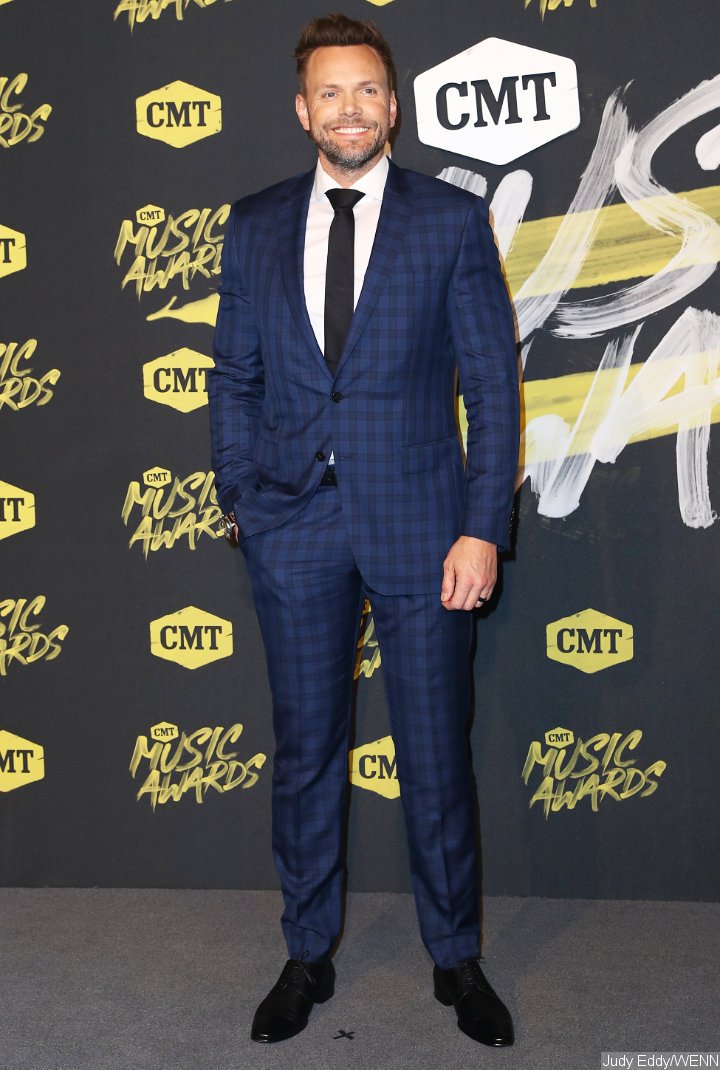 Joel McHale at 2018 CMT Music Awards