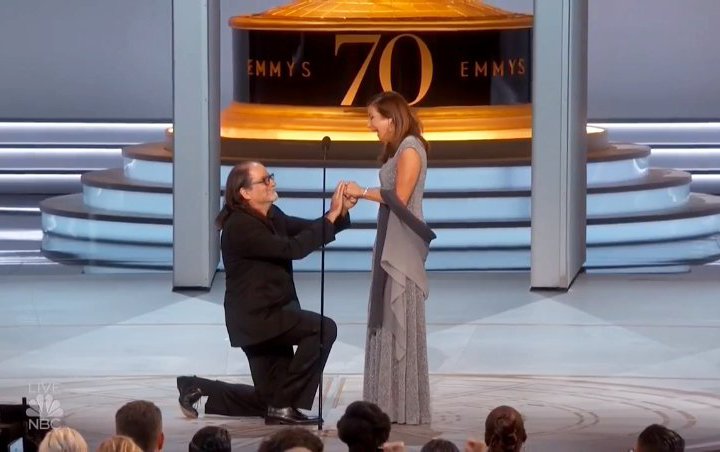 Emmys 2018: Glenn Weiss Proposes to Girlfriend on Stage After Outstanding Directing Win