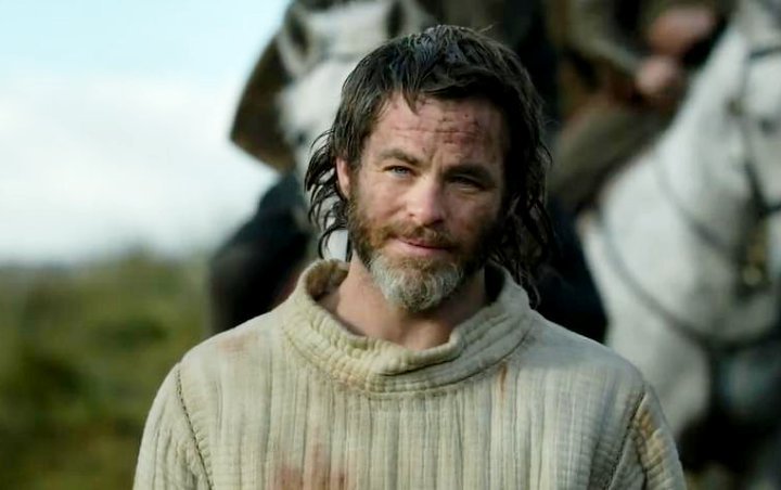 Chris Pine Calls Out Critics for Double Standards Over His Nude Scene in 'Outlaw King'