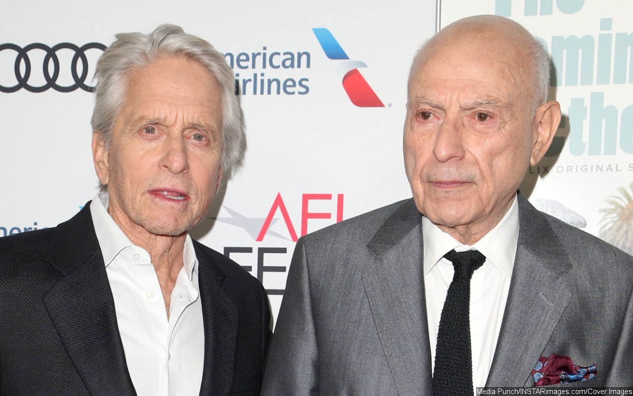 Michael Douglas Mourns Death of 'Wonderful' Co-Star Alan Arkin After He Died at 89