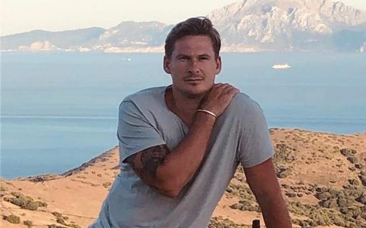 Lee Ryan Beaten on Plane After Angering Passenger for Putting His Feet Up on the Seats