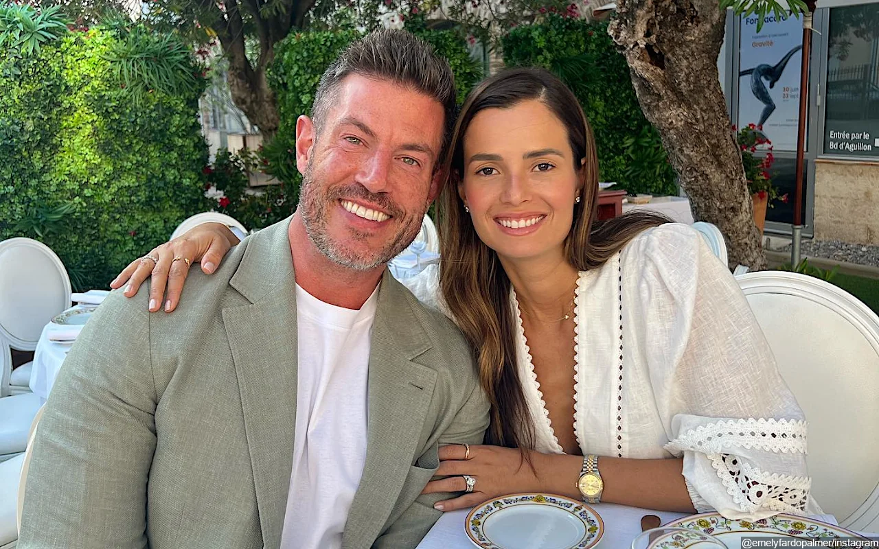 'Bachelor' Host Jesse Palmer and Wife Emely Fardo Announce Her Pregnancy With Baby No. 1