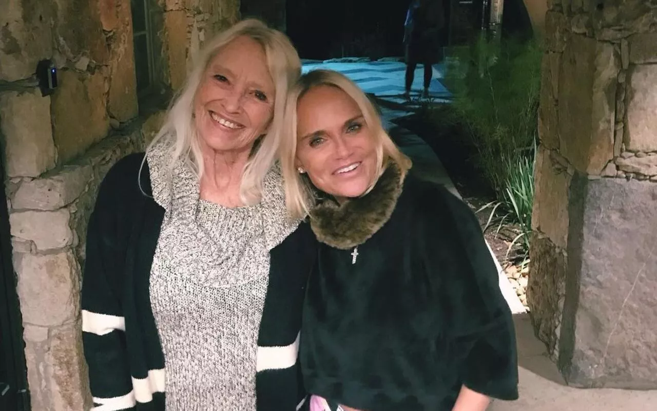 Kristin Chenoweth Pays Tribute to Biological Mother Following Her Passing
