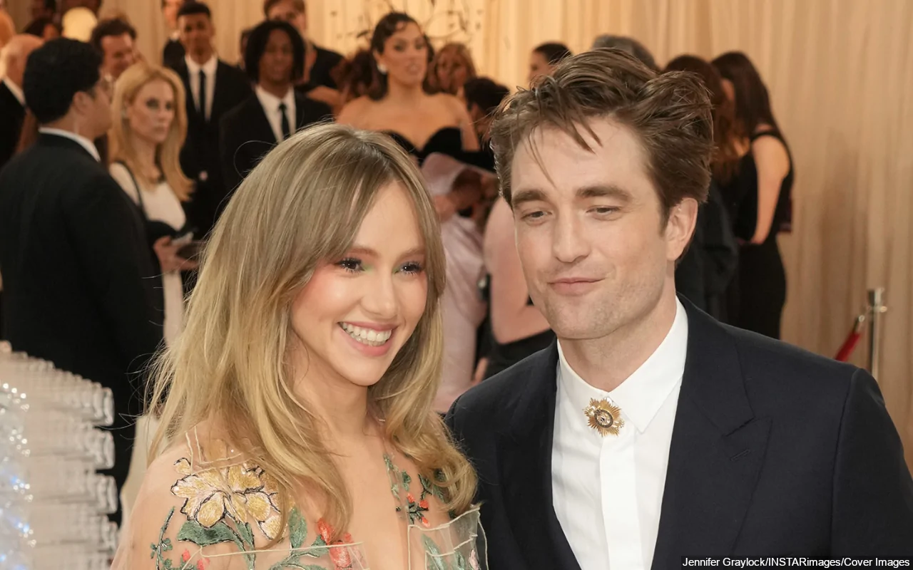 Robert Pattinson May Propose to Suki Waterhouse Over Holidays Amid Her Pregnancy