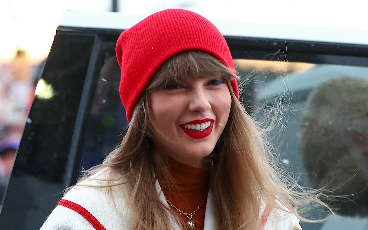 Taylor Swift Has Cool Response to Haters Booing Her at Travis Kelce's Chiefs vs. Bills Game