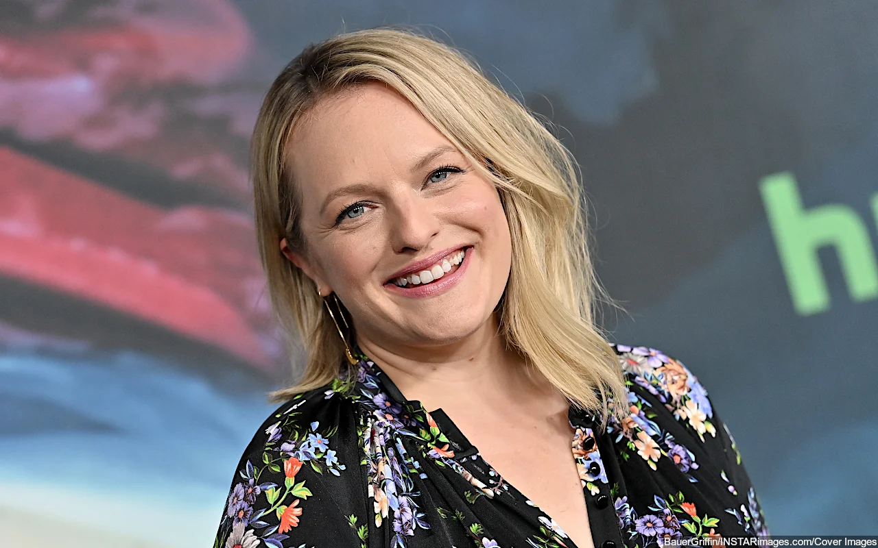 Elisabeth Moss Seemingly Expecting First Child as She's Spotted With Apparent Baby Bump
