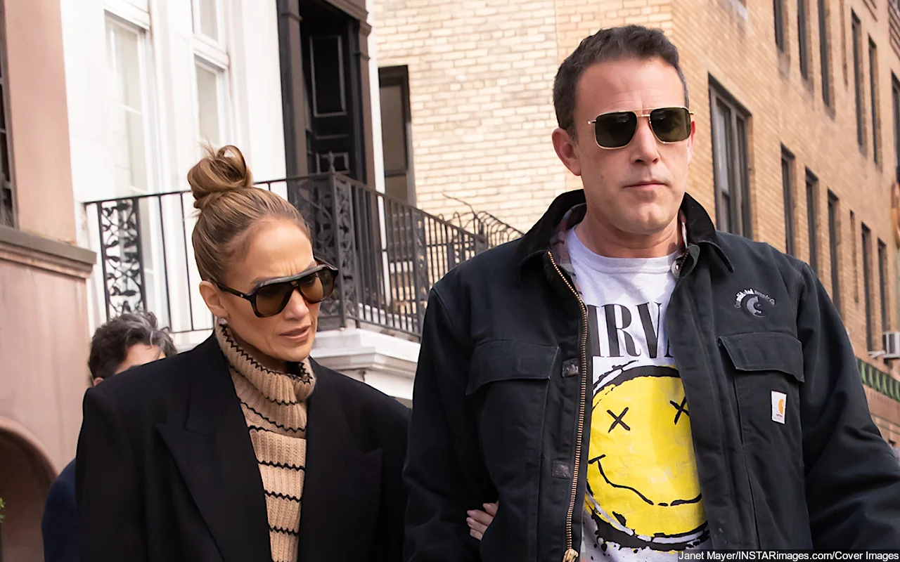 Ben Affleck Gets Handsy With Jennifer Lopez on Easter Sunday Lunch Date