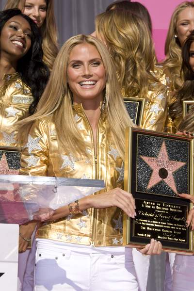 Heidi Klum<br>Victoria's Secret Angles Receive Award of Excellence from Honorary Mayor of Hollywood