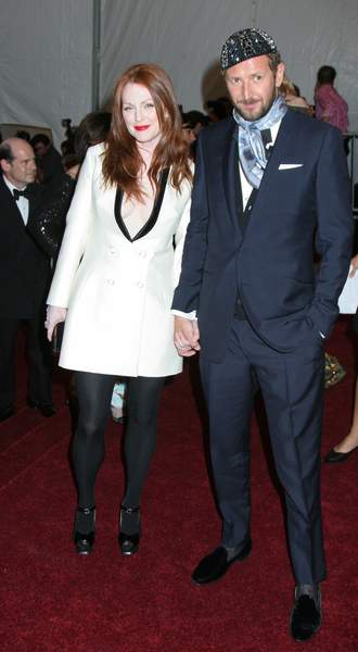 Julianne Moore<br>Poiret, King of Fashion - Costume Institute Gala at The Metropolitan Museum of Art - Arrivals