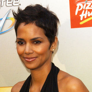 Halle Berry in 2009 SpikeTV's Guy's Choice Awards - Arrivals