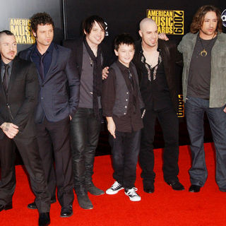 DAUGHTRY in 2009 American Music Awards - Arrivals