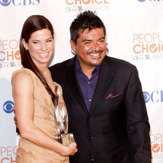 Sandra Bullock, George Lopez in 36th Annual People's Choice Awards - Press Room