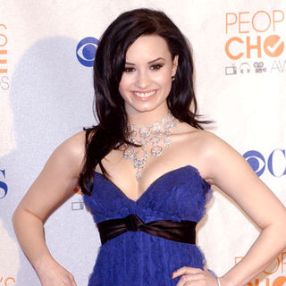 Demi Lovato in 36th Annual People's Choice Awards - Press Room