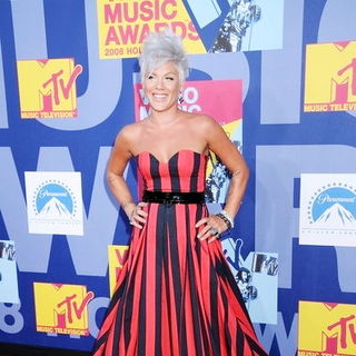 Pink in 2008 MTV Video Music Awards - Arrivals