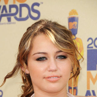 Miley Cyrus in 18th Annual MTV Movie Awards - Arrivals