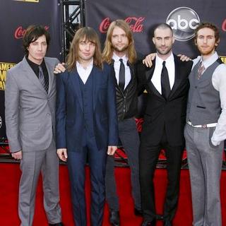 Maroon 5 in 2007 American Music Awards - Red Carpet