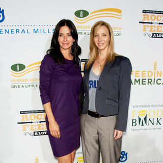 Courteney Cox, Lisa Kudrow in "Rock A Little, Feed A Lot" Benefit Concert - Arrivals