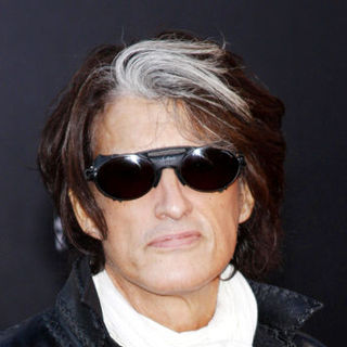 Joe Perry in 2009 American Music Awards - Arrivals