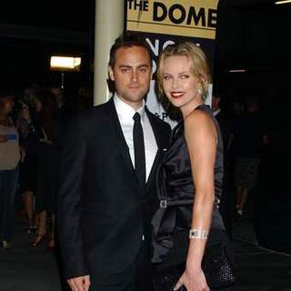 Charlize Theron, Stuart Townsend in In The Valley of Elah - Movie Premiere - Arrivals