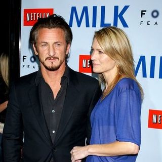 Sean Penn, Robin Wright Penn in "Milk" Hollywood Premiere - Arrivals
