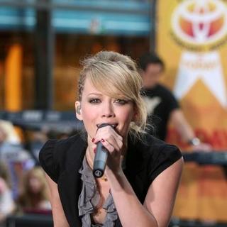 Hilary Duff Performs on the 2005 Today Show Summer Concert Series