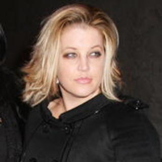 Lisa Marie Presley in The Lunchbox Auction Benefiting Food Bank for NYC and the Lunchbox Fund - December 6, 2007