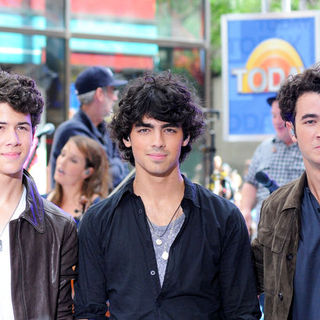 Jonas Brothers in Jonas Brothers in Concert on NBC's "Today Show" - June 19, 2009