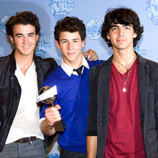 Jonas Brothers in 2009 MuchMusic Video Awards - Press Room