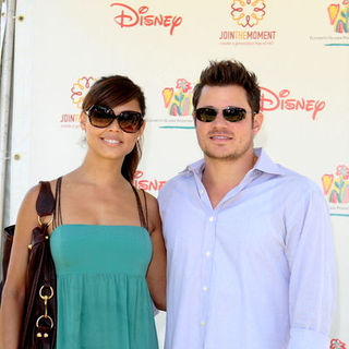 Nick Lachey, Vanessa Minnillo in 20th Annual "A Time for Heroes" Celebrity Carnival - Arrivals