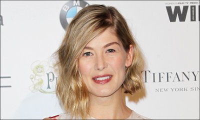 Rosamund Pike in Talks to Star in 'The Deep Blue Good-by'