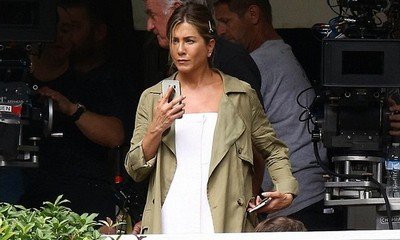 Jennifer Aniston Wears Nothing but a Towel on 'Mother's Day' Set