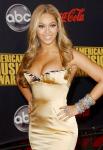 Beyonce Knowles Shows Off Wedding Ring at Fashion Rocks' Red Carpet
