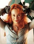 Tori Amos Premieres 'Welcome to England' Music Video