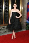 Anne Hathaway Keeps It Classic at 2009 Tony Awards' Red Carpet