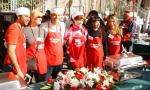 Pics of Corbin Bleu, Bonnie Hunt and More Serving Foods for the Homeless