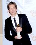 'Modern Family' Gets Kevin Bacon at Golden Globes