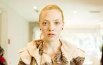 Amanda Seyfried's 'Chloe' Teasing Through New International Trailer