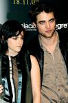 Robert Pattinson Denies Engagement Rumor