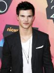 Taylor Lautner Shows Off Abs On Set of 'Abduction'