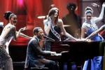 Video: John Legend and The Roots Sing at Miss Universe 2010