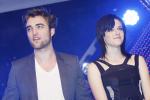 Robert Pattinson and Kristen Stewart Share Affection During SoHo Dinner