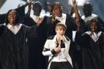 2010 AMAs: Justin Bieber Singing Inspirational Song 'Pray'