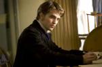 New 'Bel Ami' Photo Shows Robert Pattinson With Different Hairstyle