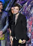 2011 MTV Movie Awards: Robert Pattinson Kisses Taylor Lautner After Winning Best Kiss