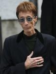 Robin Gibb Undergoes Emergency Surgery After Being Told He Has an Hour to Live