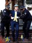 New 'Burt Wonderstone' Set Pic: Eccentric Jim Carrey Gets Dragged Away by Cops